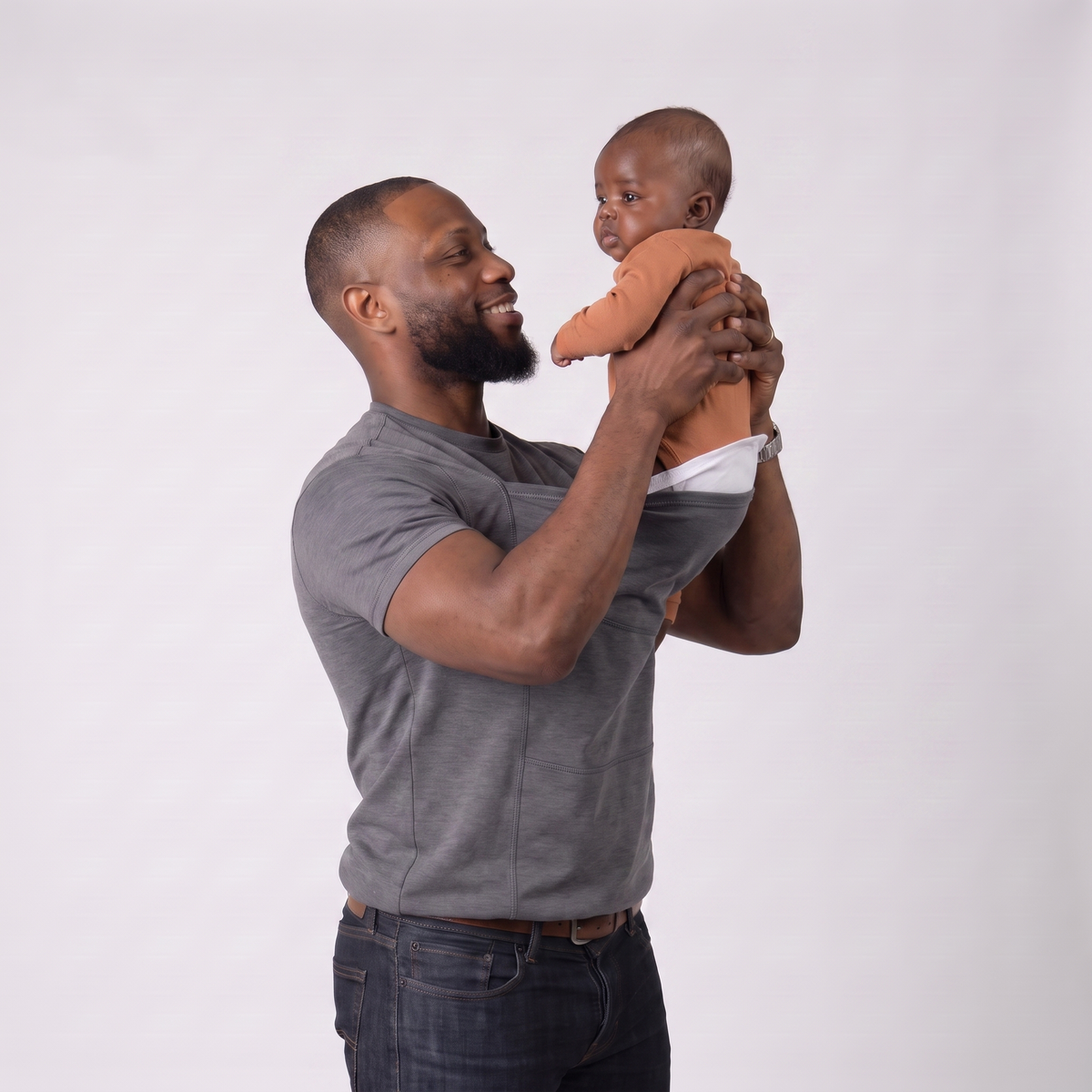 Lift baby out of the kangaroo pocket with ease